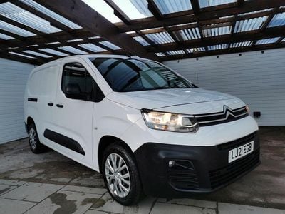 Used Citroën Berlingo 100 HP (73 kW) 2021 White MPV