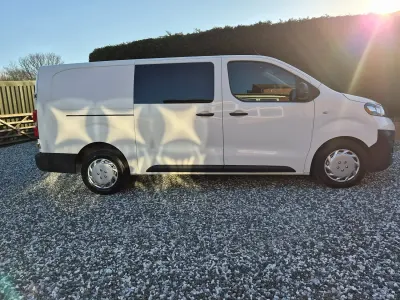 Used Vauxhall Vivaro 145 HP (106 kW) 2022 White MPV