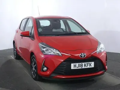 Usado Toyota Yaris 111 HP (81 kW) 2018 Vermelho Citadino