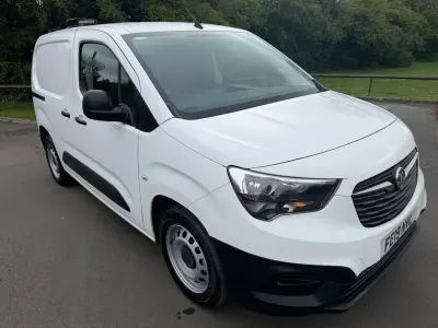 Used Vauxhall Combo Edition 100 HP (73 kW) 2019 White MPV