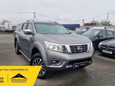 Usado Nissan Navara Tekna 190 HP (139 kW) 2017 Cinzento Pickup