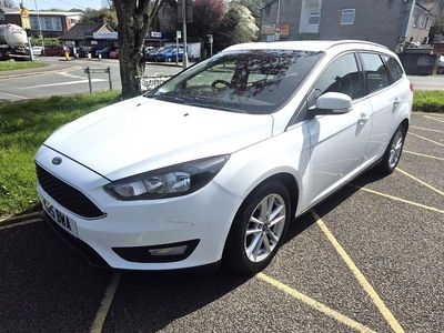 Used Ford Focus Zetec 2015 White Estate