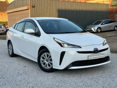 Used Toyota Prius Business Edition 122 HP (89 kW) 2021 White Hatchback