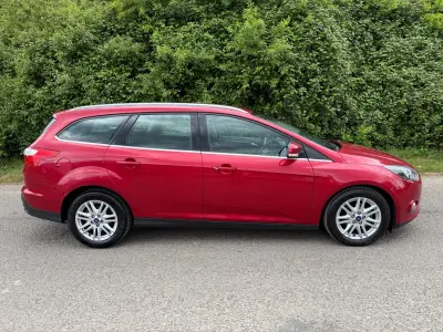 Begagnad Ford Focus Titanium 115 HK (84 kW) 2013 Röd Kombi