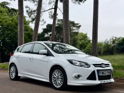 Used Ford Focus Zetec 115 HP (84 kW) 2013 White Hatchback
