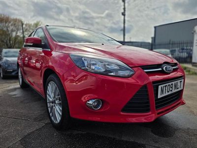 Used Ford Focus Zetec 125 HP (91 kW) 2011 Red Hatchback