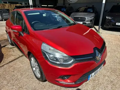 Used Renault Clio Dynamique 90 HP (66 kW) 2017 Red Hatchback