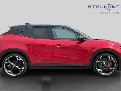 Used Alfa Romeo Junior Veloce 202 kW (276 HP) 2025 SUV