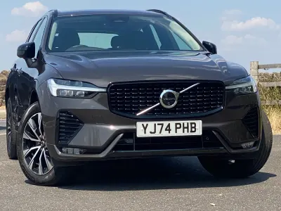 Used Volvo XC60 Plus 250 HP (183 kW) 2025 Platinum grey SUV