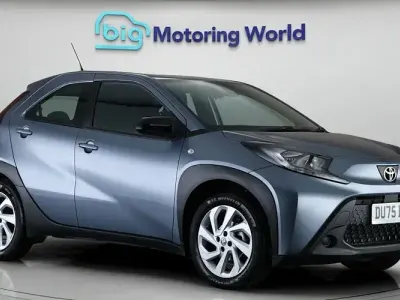 Usado Toyota Aygo X PURE 72 HP (52 kW) 2025 Cinzento SUV