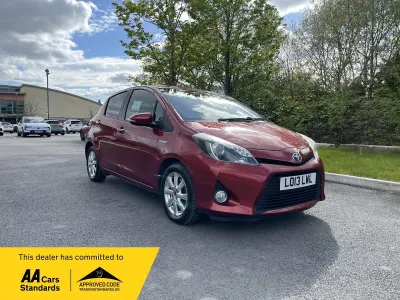 Used Toyota Yaris Hybrid T4 2013 Red Hatchback