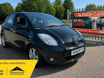 Usado Toyota Yaris 87 HP (63 kW) 2010 Preto Citadino