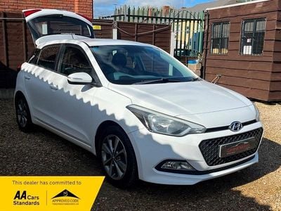 Used Hyundai i20 SE 100 HP (73 kW) 2015 White Hatchback