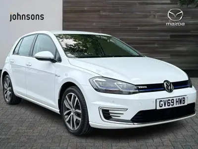 Begagnad VW e-Golf 97 kW (132 HK) 2019 Vit Halvkombi