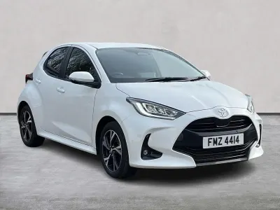 Used Toyota Yaris Hybrid Design 116 HP (85 kW) 2024 White Hatchback