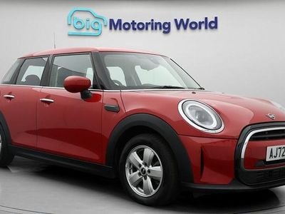 Begagnad Mini Cooper Classic 136 HK (100 kW) 2022 Röd Halvkombi
