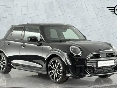 Used Mini Cooper Hatch 113 kW (154 HP) 2025 Black Hatchback