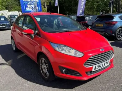 Używany Ford Fiesta Zetec 2013 Czerwony Hatchback