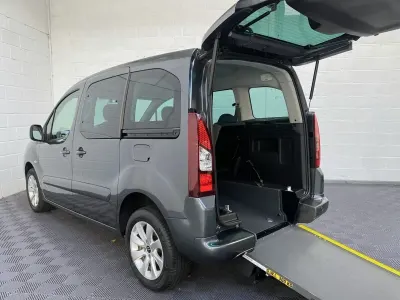 Used Citroën Berlingo Feel 100 HP (73 kW) 2019 Grey MPV