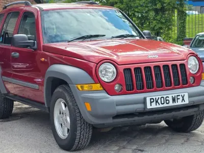 Usado Jeep Cherokee Sport 163 CV (119 kW) 2006 Rojo SUV