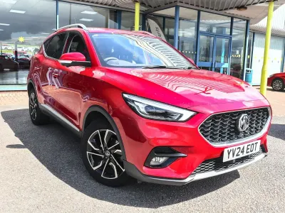 Usado MG ZS Exclusive 106 CV (77 kW) 2024 Rojo SUV