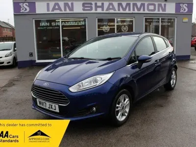 Usado Ford Fiesta Zetec 82 CV (60 kW) 2017 Azul Utilitario