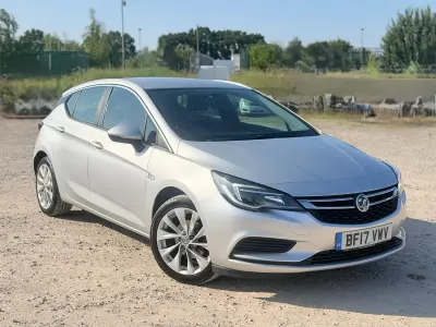 Used Vauxhall Astra Design Edition 150 HP (110 kW) 2017 Silver Hatchback