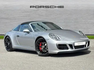 Begagnad Porsche 911 2019 Silver Cab