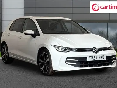 Begagnad VW Golf VIII Match 150 HK (110 kW) 2024 Vit Halvkombi