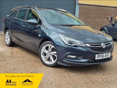 Used Vauxhall Astra SRi 2016 Green Estate