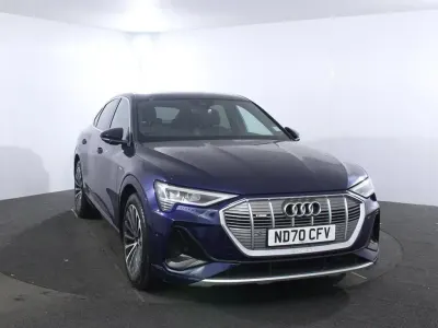 Begagnad Audi e-tron S-Line 300 kW (408 HK) 2020 Blå SUV