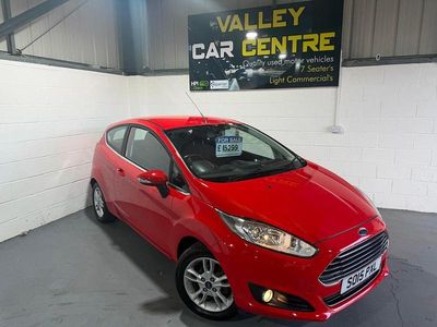 Used Ford Fiesta Zetec 82 HP (60 kW) 2015 Red Hatchback