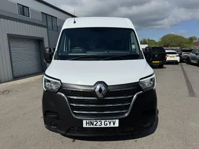 Usado Renault Master 135 CV (99 kW) 2023 Blanco Monovolumen