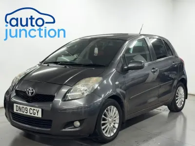 Used Toyota Yaris SR 101 HP (74 kW) 2009 Grey Hatchback