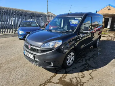 Begagnad Fiat Doblò 95 HK (69 kW) 2018 Svart Minibuss