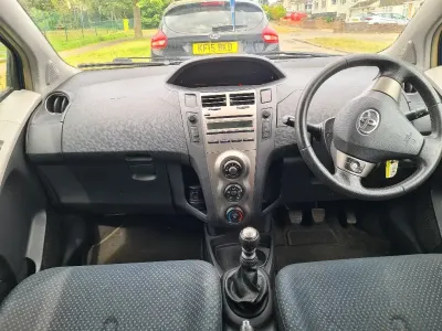 Usado Toyota Yaris 2010 Azul Utilitario