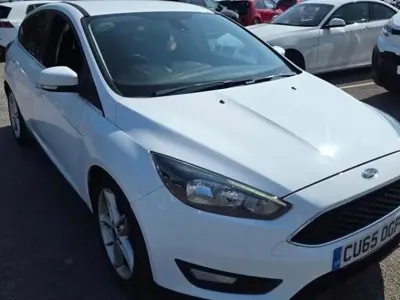 Używany Ford Focus Zetec 125 KM (91 kW) 2015 Biały Hatchback