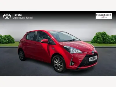 Used Toyota Yaris 100 HP (73 kW) 2018 Red Hatchback