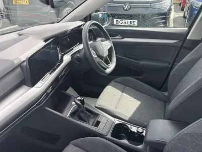 Second-hand VW Golf VIII Life 130 CP (95 kW) 2024 Gri Hatchback