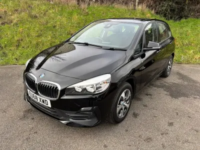 Begagnad BMW 218 2018 Svart Halvkombi