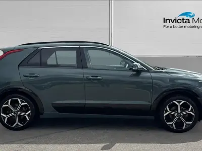 Used Kia Niro 183 HP (134 kW) 2023 Cityscape green metallic SUV