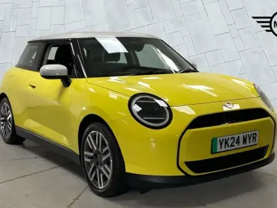 Used Mini Cooper Hatch 133 kW (181 HP) 2024 Yellow Hatchback
