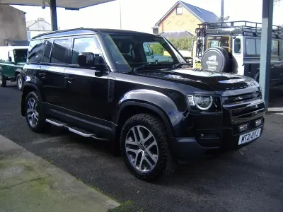 Usado Land Rover Defender SE 2021 Preto SUV