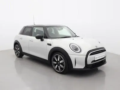 Używany Mini Cooper Exclusive 134 KM (98 kW) 2022 Srebrny Hatchback