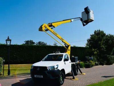 Used Toyota HiLux Active 150 HP (110 kW) 2018 White Pickup