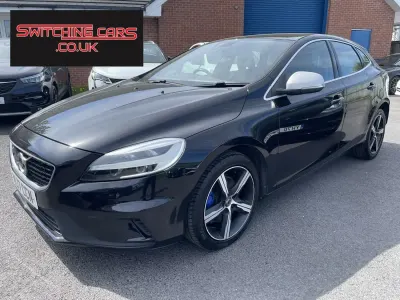 Usado Volvo V40 R-Design 122 CV (89 kW) 2017 Negro Utilitario