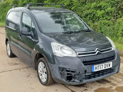 Usado Citroën Berlingo 75 HP (55 kW) 2017 Cinzento Monovolume