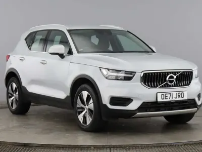 Usado Volvo XC40 Inscription 208 CV (152 kW) 2022 Plateado SUV