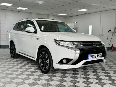 Used Mitsubishi Outlander 200 HP (147 kW) 2016 White SUV