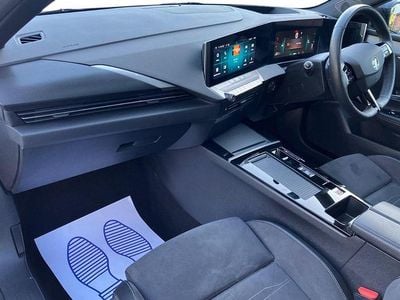 White Used 2023 Vauxhall Astra Ultimate Hatchback | £14,495 (Good price)